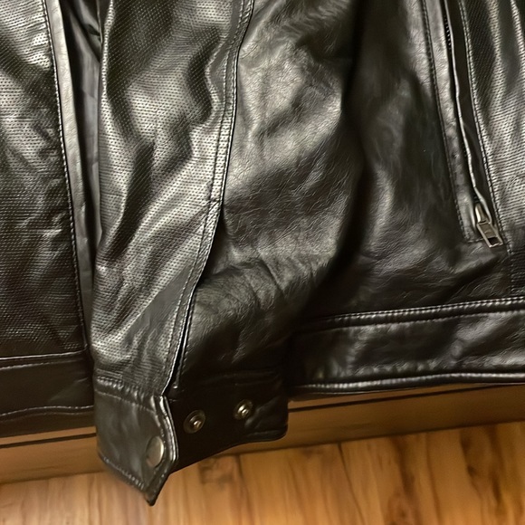 Nice biker jacket , new condition - Picture 2 of 3